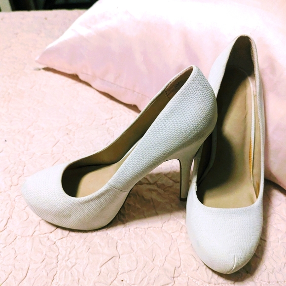 SHOES - Picture 3 of 3